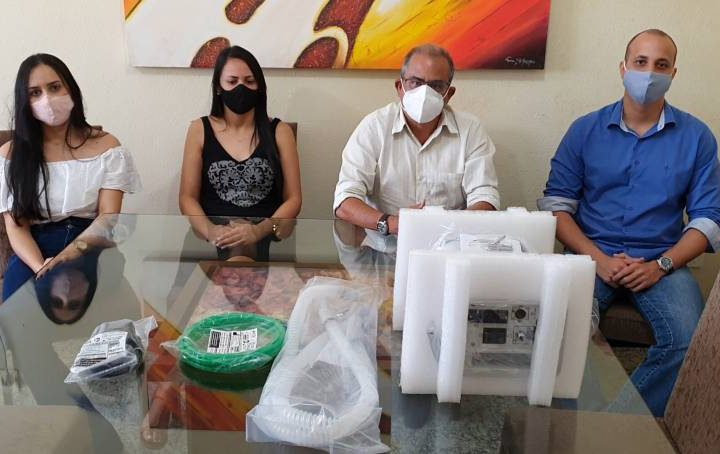Prefeitura entrega respirador móvel à UNIM