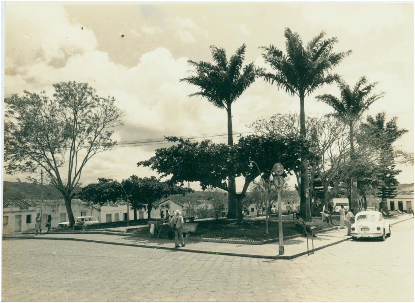 Praça central de Mucurici em registro histórico
